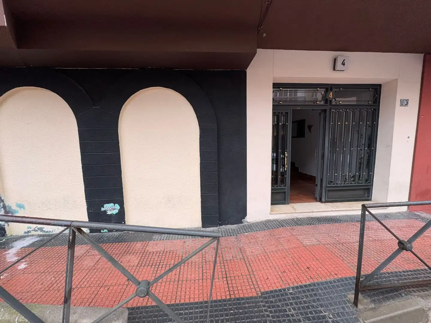 Vista exterior de Local en venta en Algete