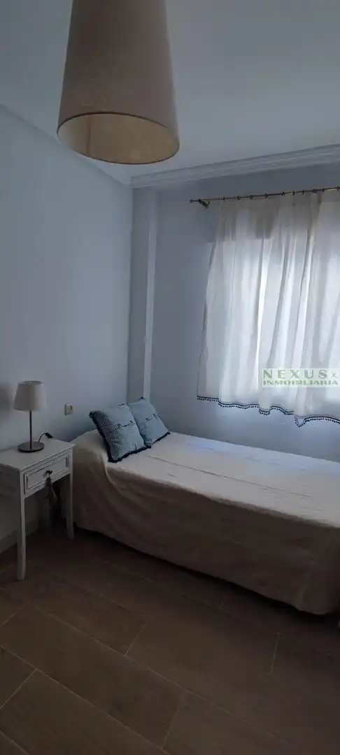 Schlafzimmer von Dachboden zur Miete in Cáceres mit Klimaanlage, Heizung und Möbliert