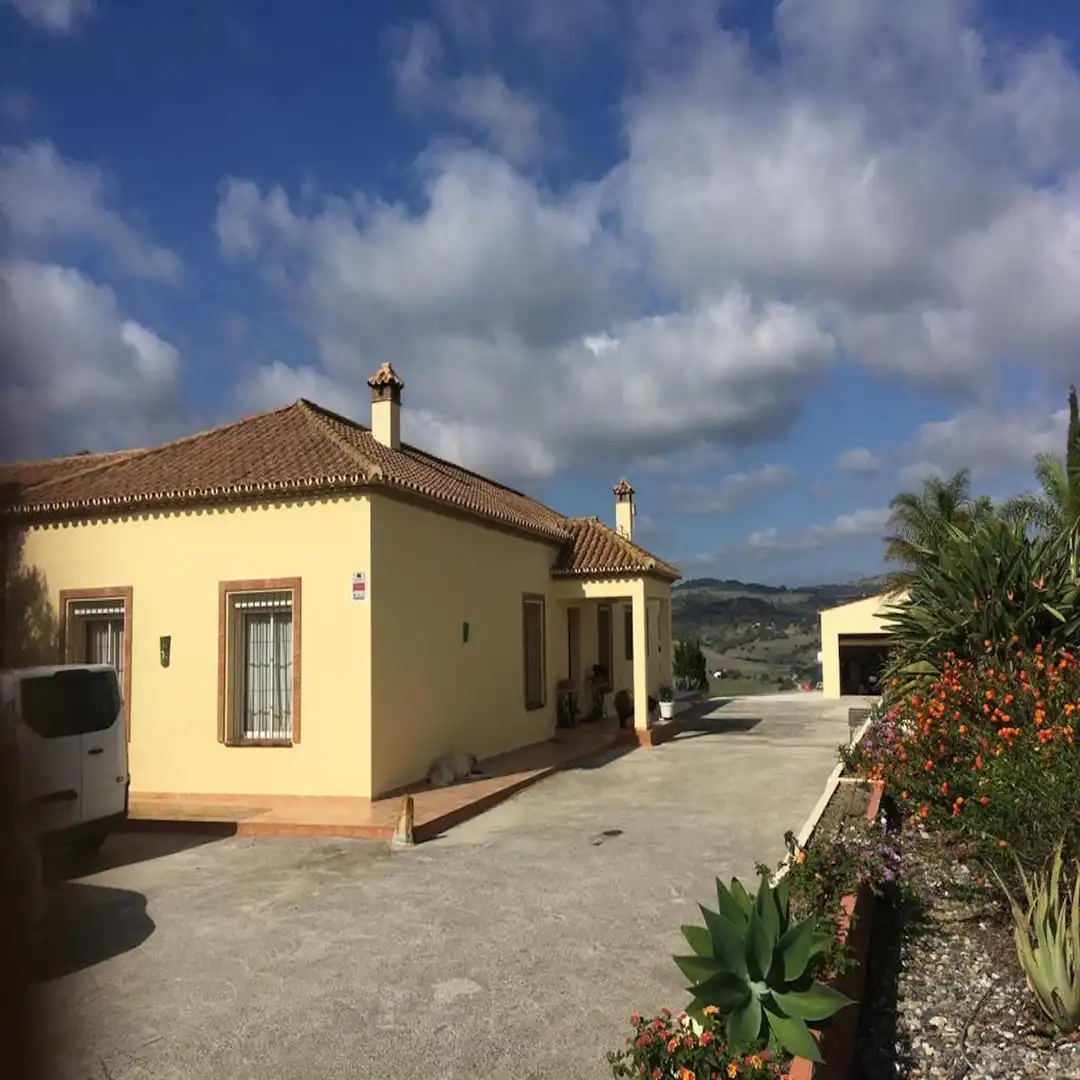Vista exterior de Casa o chalet en venta en San Martín del Tesorillo con Terraza, Piscina y Sauna
