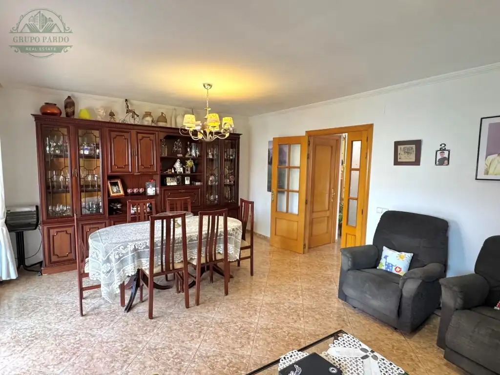Sala d'estar de Casa adosada en venda en El Vendrell amb Aire condicionat, Balcó i Piscina comunitària