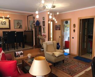 Sala d'estar de Casa o xalet en venda en León Capital  amb Terrassa