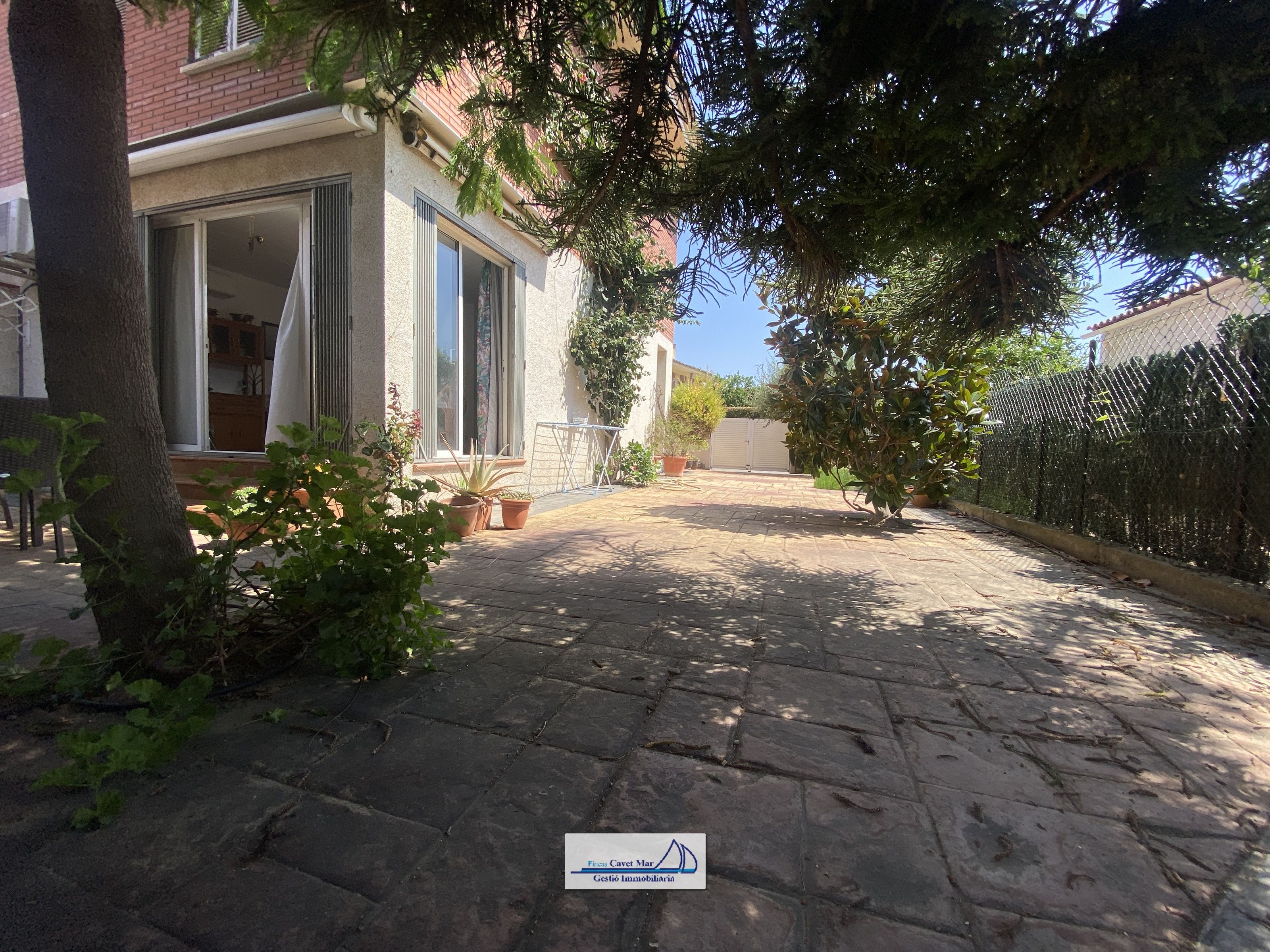 Jardí de Casa adosada en venda en Cambrils amb Aire condicionat, Calefacció i Jardí privat