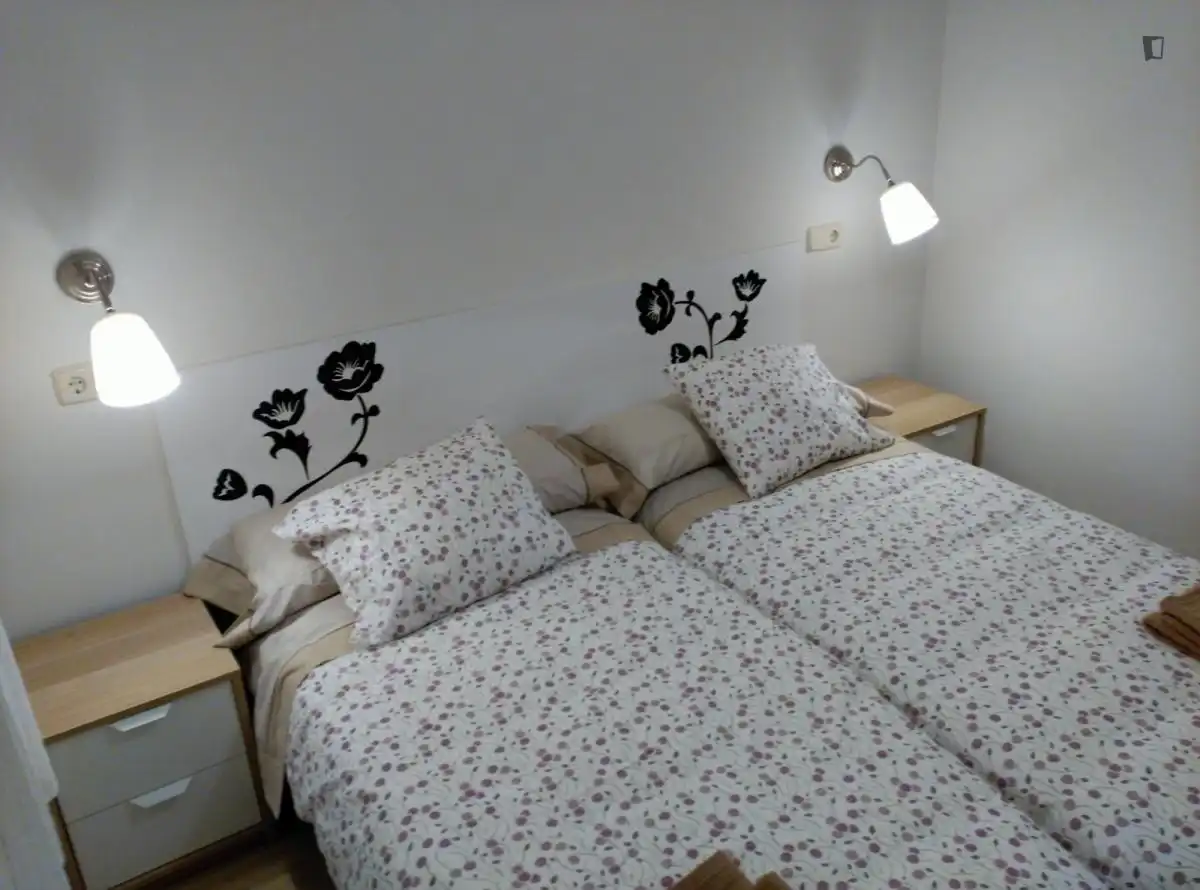 Dormitori de Apartament de lloguer en  Madrid Capital amb Aire condicionat, Calefacció i Moblat