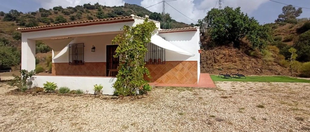 Exterior view of Country house for sale in Colmenar  with Terrace