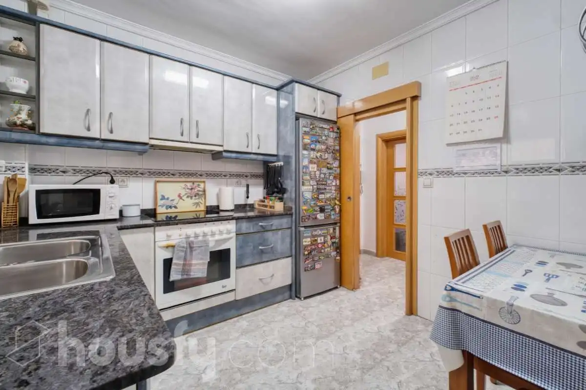 Kitchen of Flat for sale in Vilafranca del Penedès  with Air Conditioner, Heating and Storage room