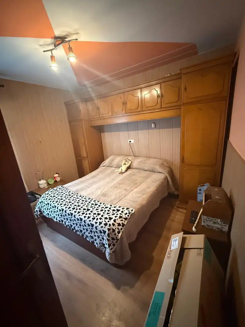 Dormitori de Casa o xalet en venda en Mieres (Asturias) amb Terrassa, Piscina i Moblat