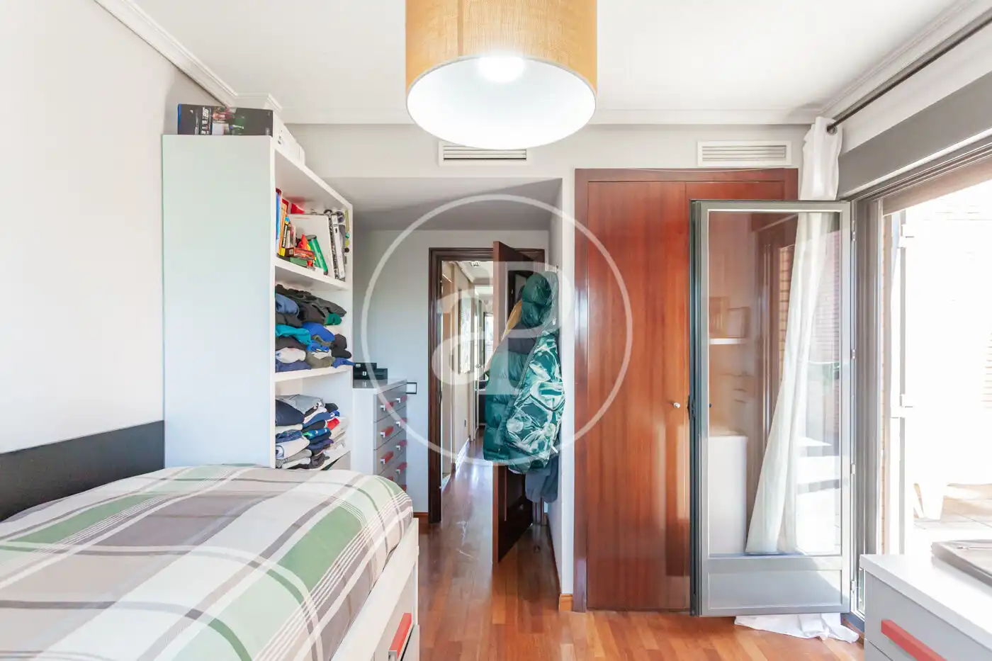 Habitación de Casa adosada en venta en Madrid con Aire acondicionado, Calefacción y Jardín privado