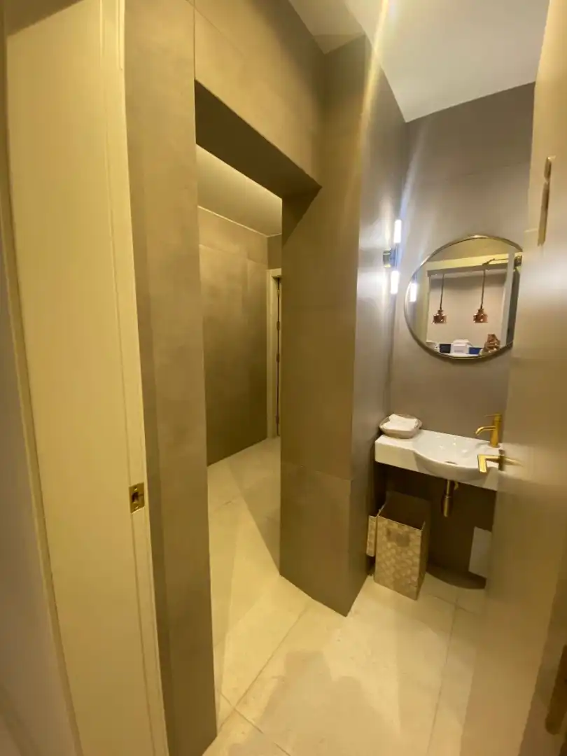 Baño de Local en traspaso en Barcelona con Aire acondicionado, Calefacción y Amueblado