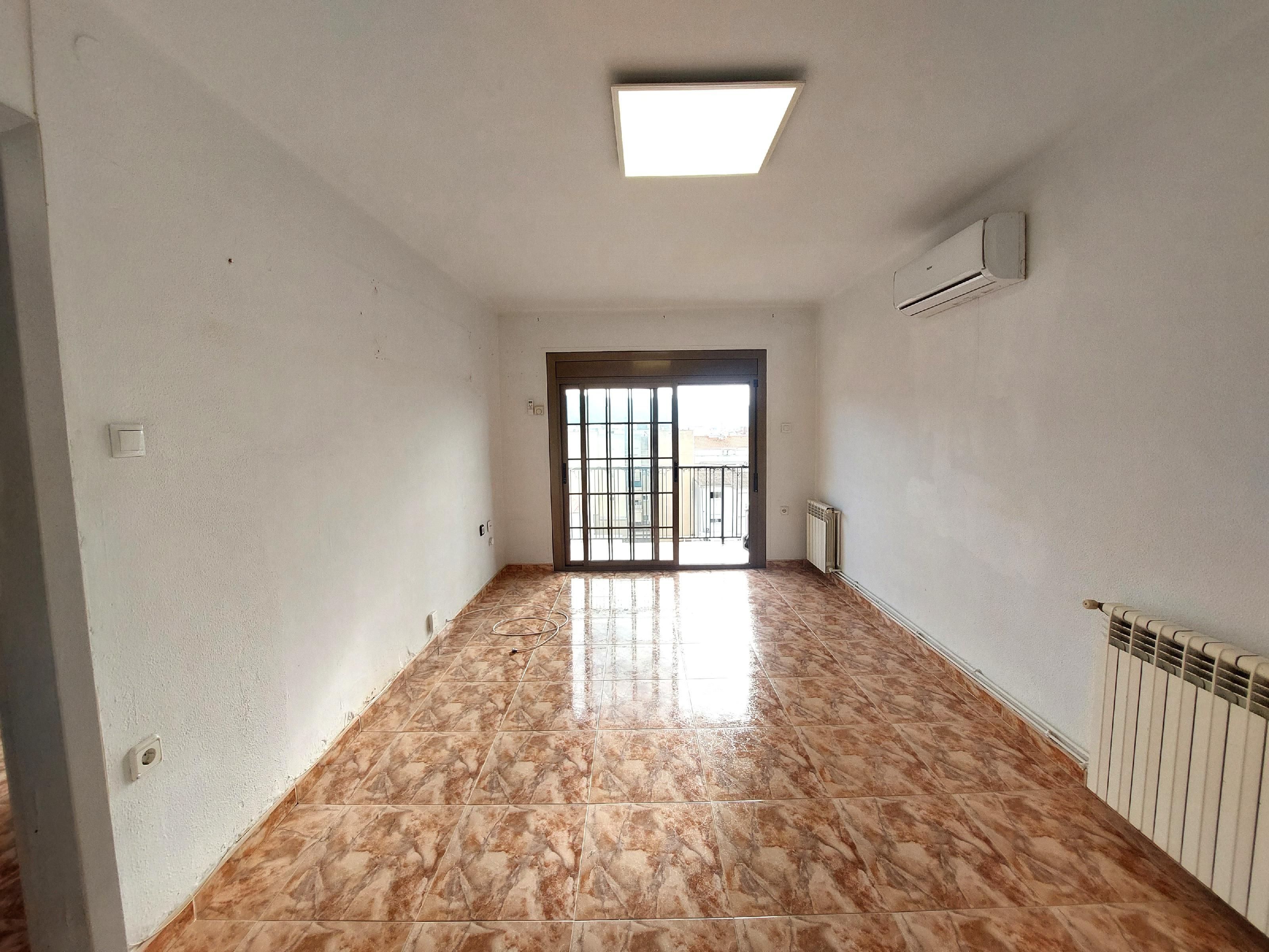Sala d'estar de Pis en venda en Olesa de Montserrat amb Aire condicionat, Calefacció i Balcó