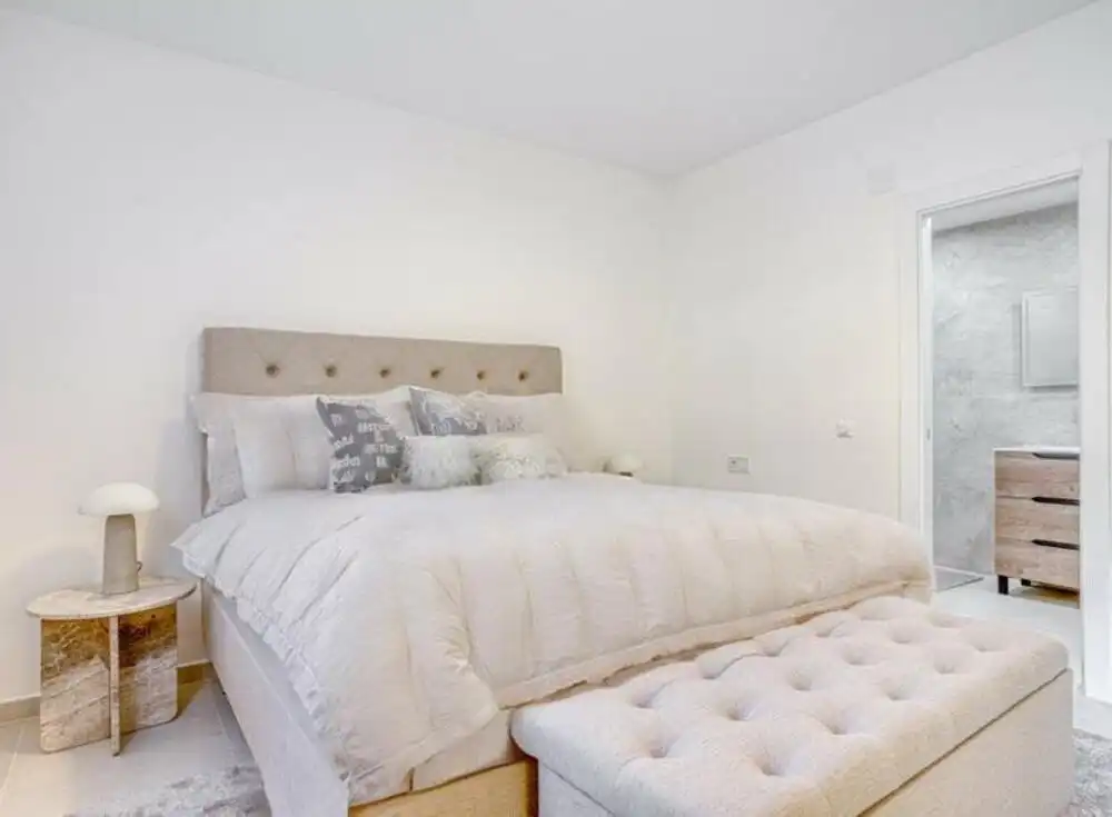 Dormitori de Apartament en venda en Marbella amb Aire condicionat, Terrassa i Traster