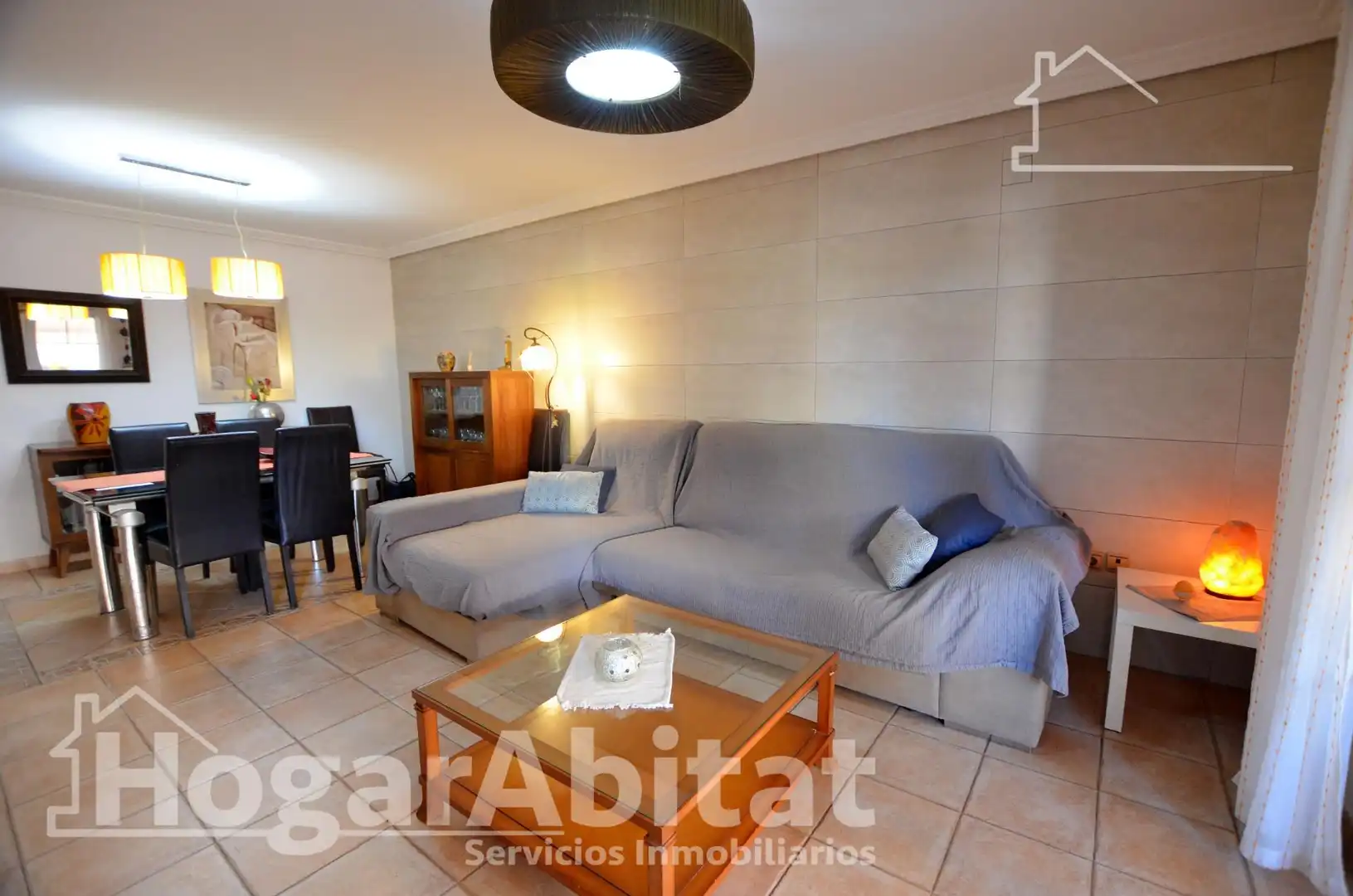 Sala d'estar de Casa adosada en venda en Alicante / Alacant amb Aire condicionat, Calefacció i Jardí privat