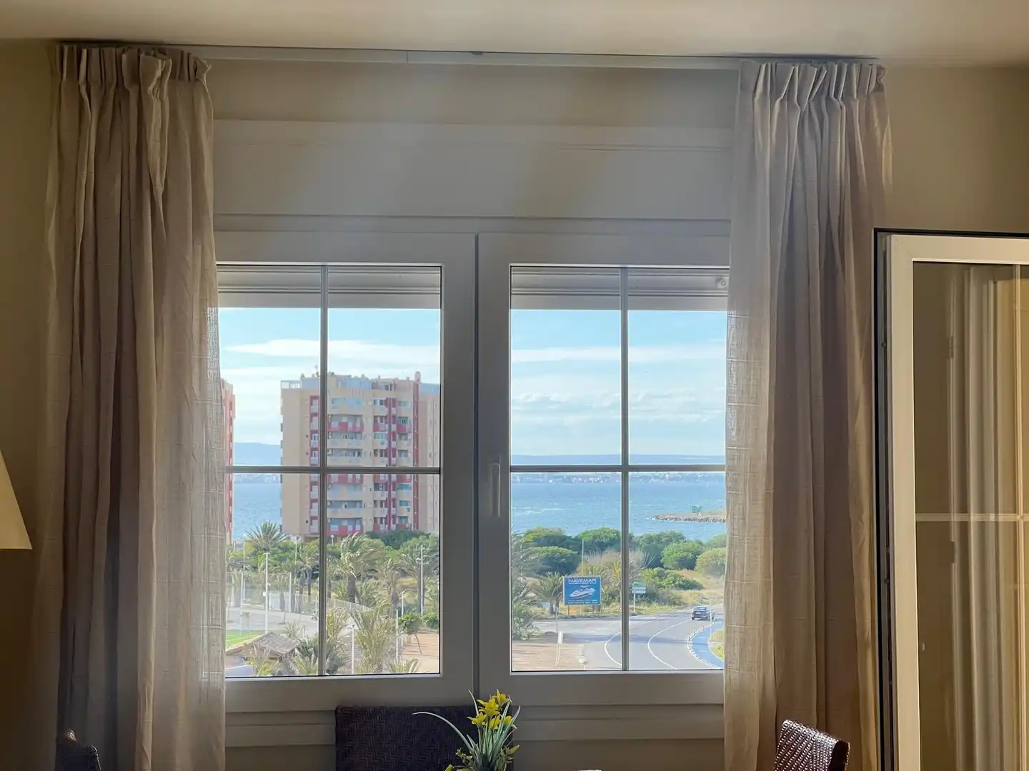 Dormitori de Apartament de lloguer en La Manga del Mar Menor amb Aire condicionat, Calefacció i Piscina