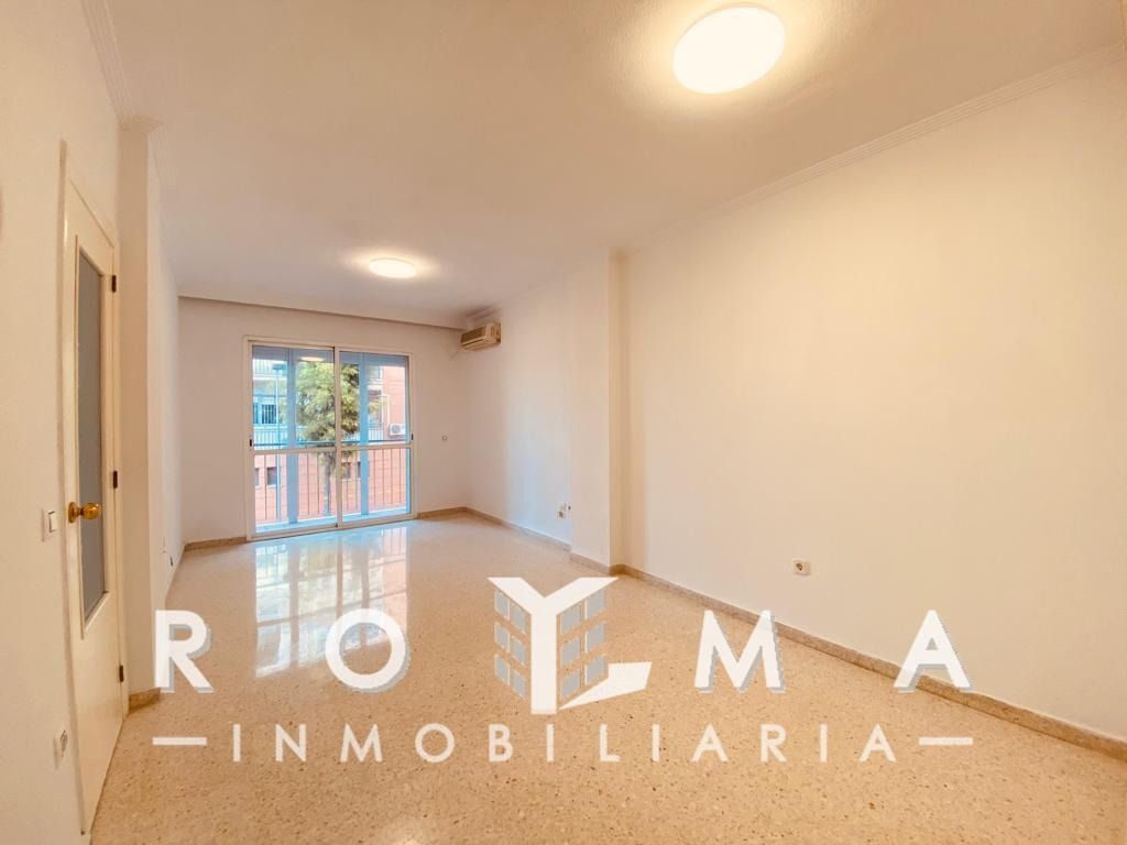 Außenansicht von Wohnung zur Miete in Montequinto mit Klimaanlage, Privatgarten und Terrasse