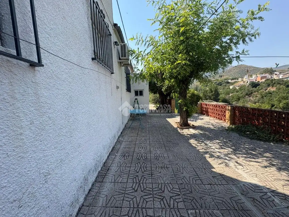 Vista exterior de Casa o xalet en venda en Fuensanta de Martos amb Aire condicionat, Calefacció i Balcó
