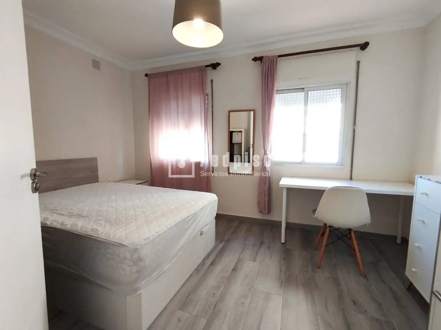 Bedroom of Flat for rent in Sevilla  with Air Conditioner, Heating and Terrace