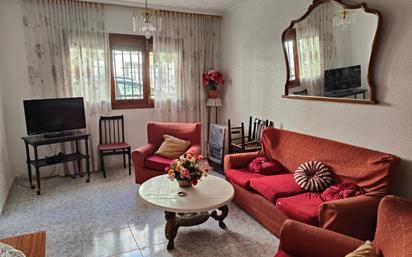 Living room of Single-family semi-detached for sale in Corral de Almaguer  with Heating, Parquet flooring and Furnished