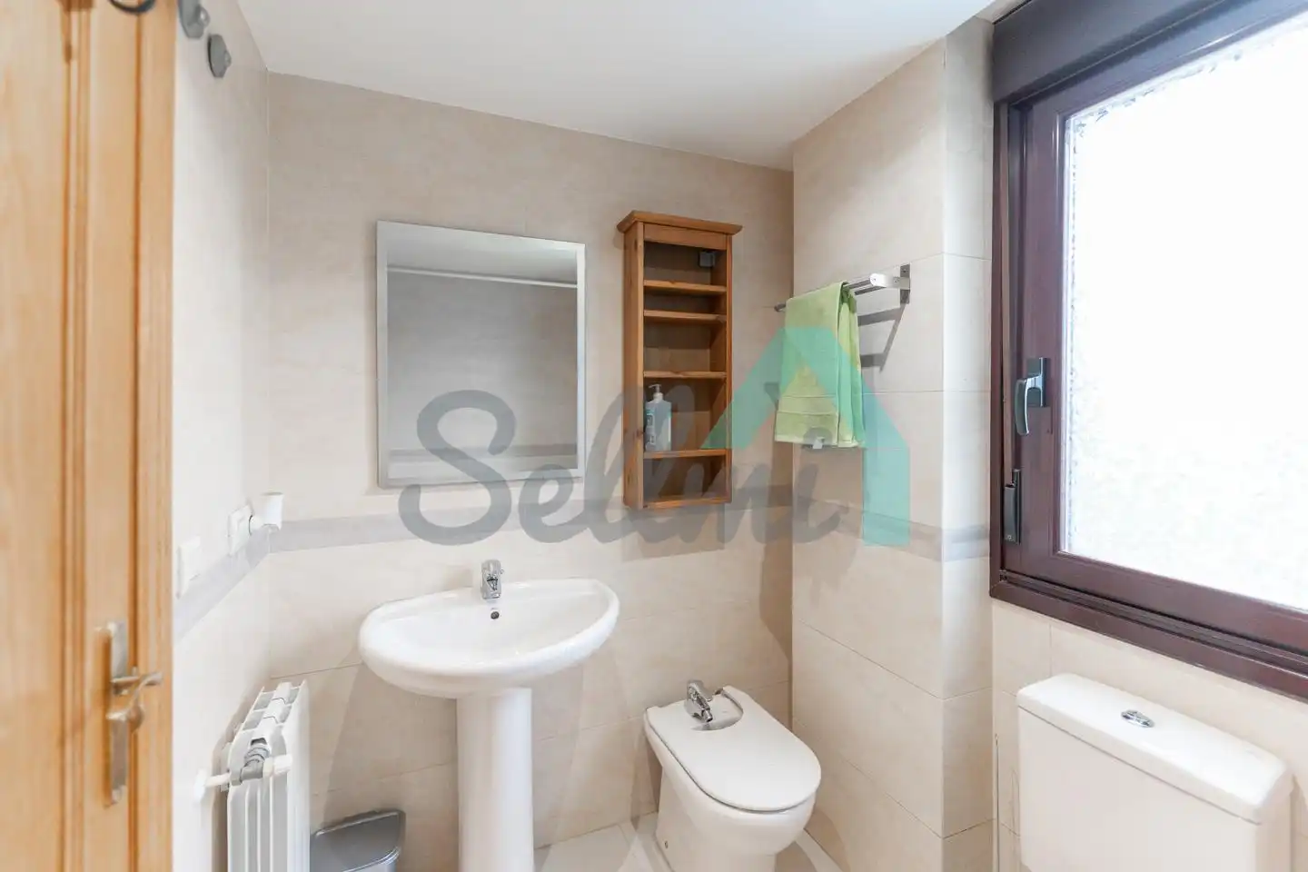 Bathroom of Flat for rent in Oviedo   with Heating, Parquet flooring and Terrace