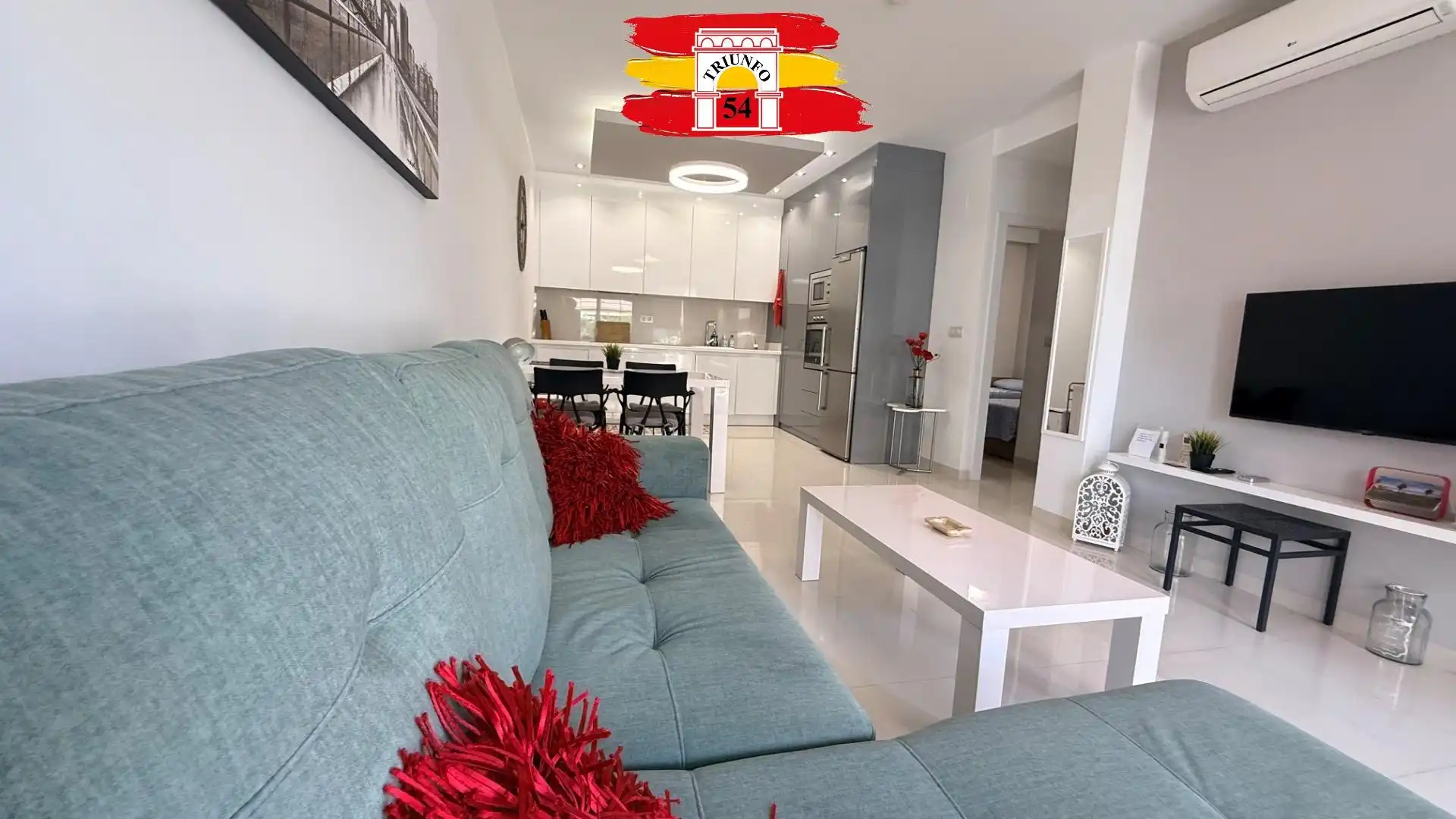 Sala d'estar de Casa o xalet en venda en Pilar de la Horadada amb Aire condicionat, Terrassa i Moblat