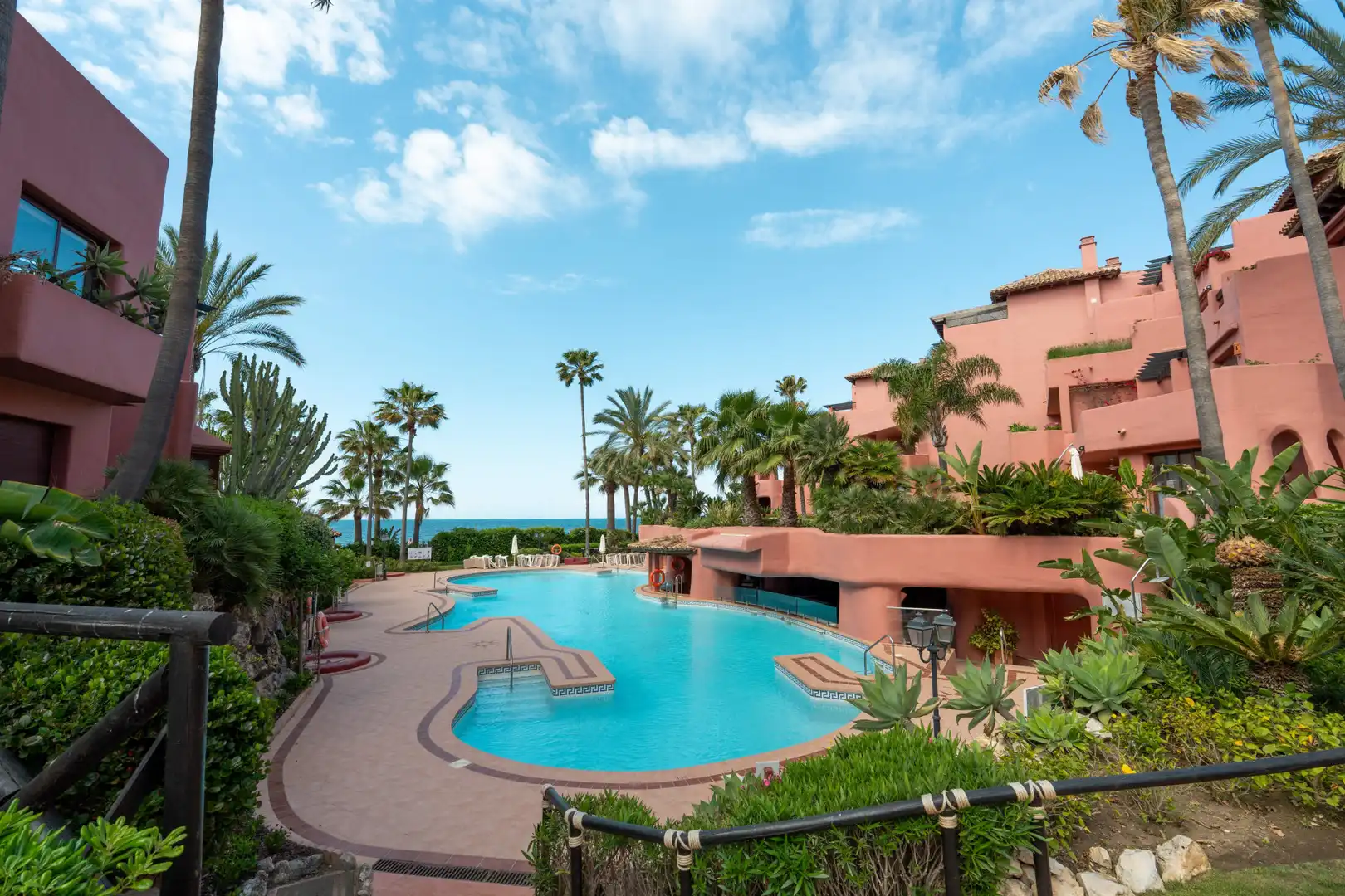 Exterior view of Attic for sale in Estepona  with Air Conditioner, Terrace and Swimming Pool