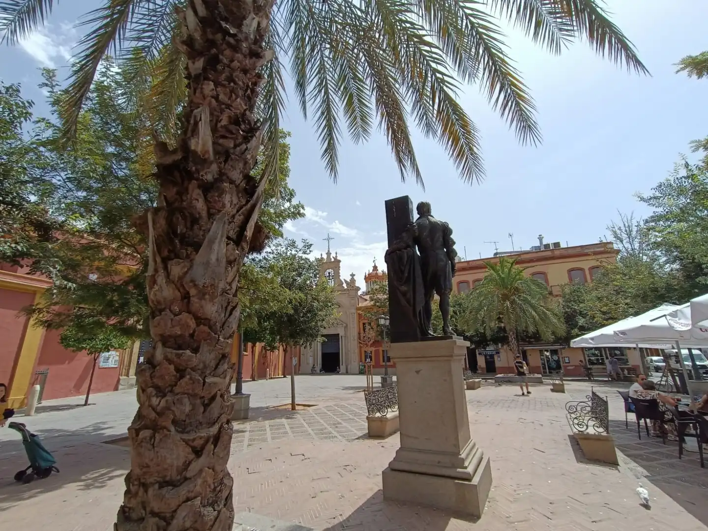 Vista exterior de Casa adosada en venda en Sevilla amb Terrassa i Balcó