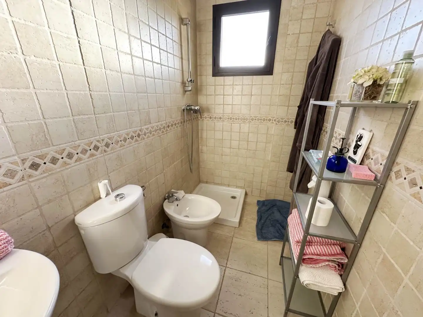 Baño de Piso en venta en Benalmádena con Calefacción, Terraza y Piscina comunitaria