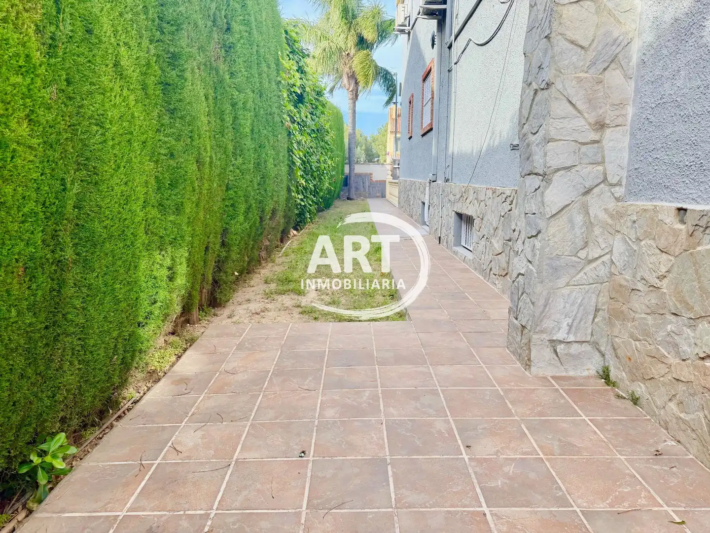 Vista exterior de Casa o xalet de lloguer en L'Eliana amb Aire condicionat, Calefacció i Jardí privat