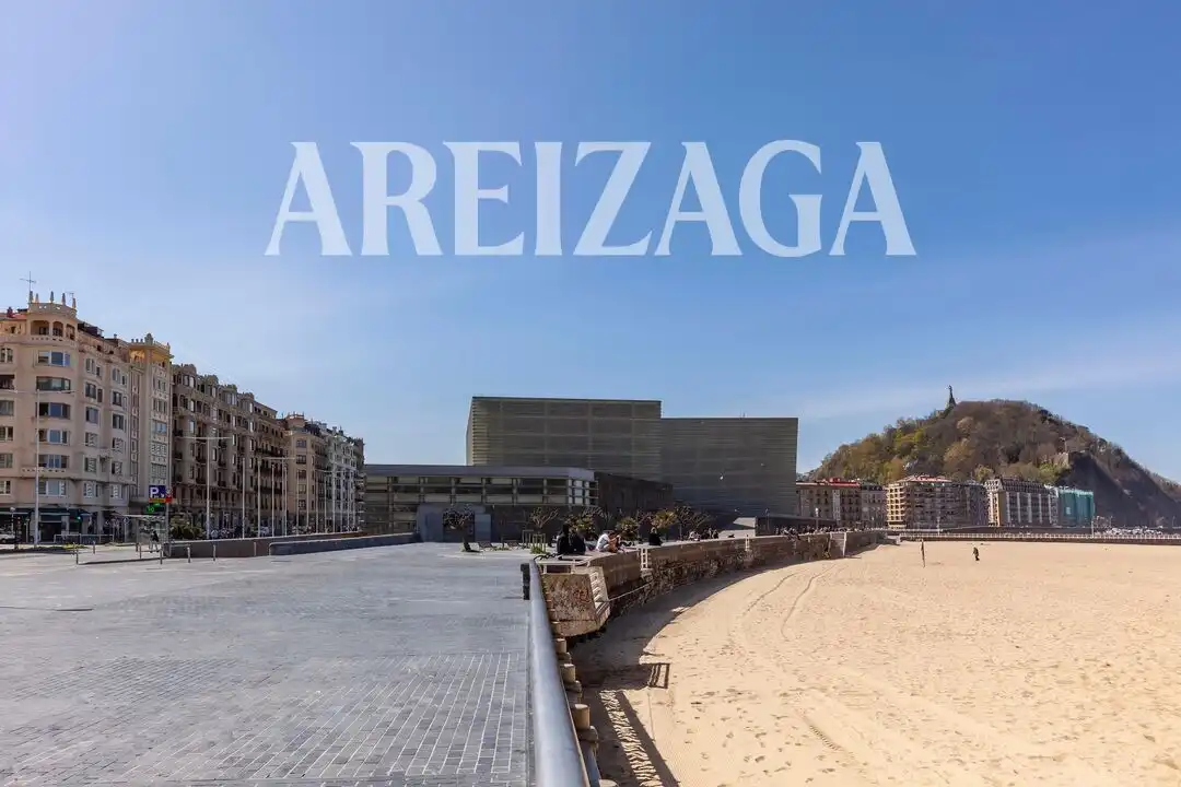 Vista exterior de Pis en venda en Donostia - San Sebastián  amb Calefacció i Balcó