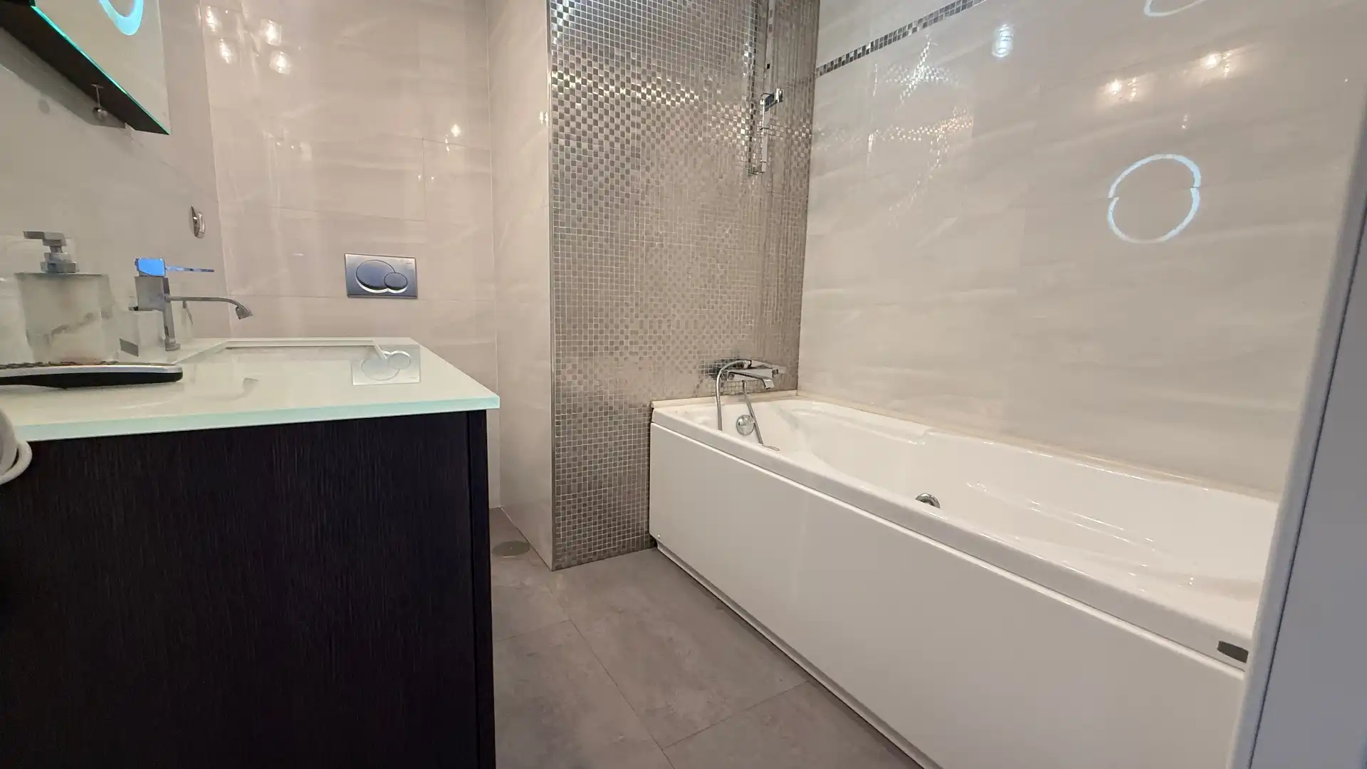 Baño de Piso en venta en Albacete con Aire acondicionado, Calefacción y Jardín privado