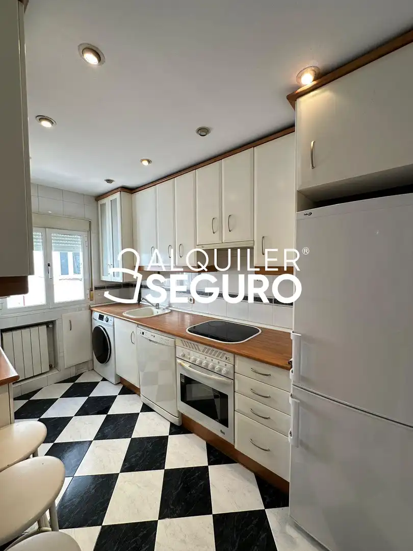 Kitchen of Flat for rent in  Madrid Capital  with Air Conditioner, Heating and Furnished