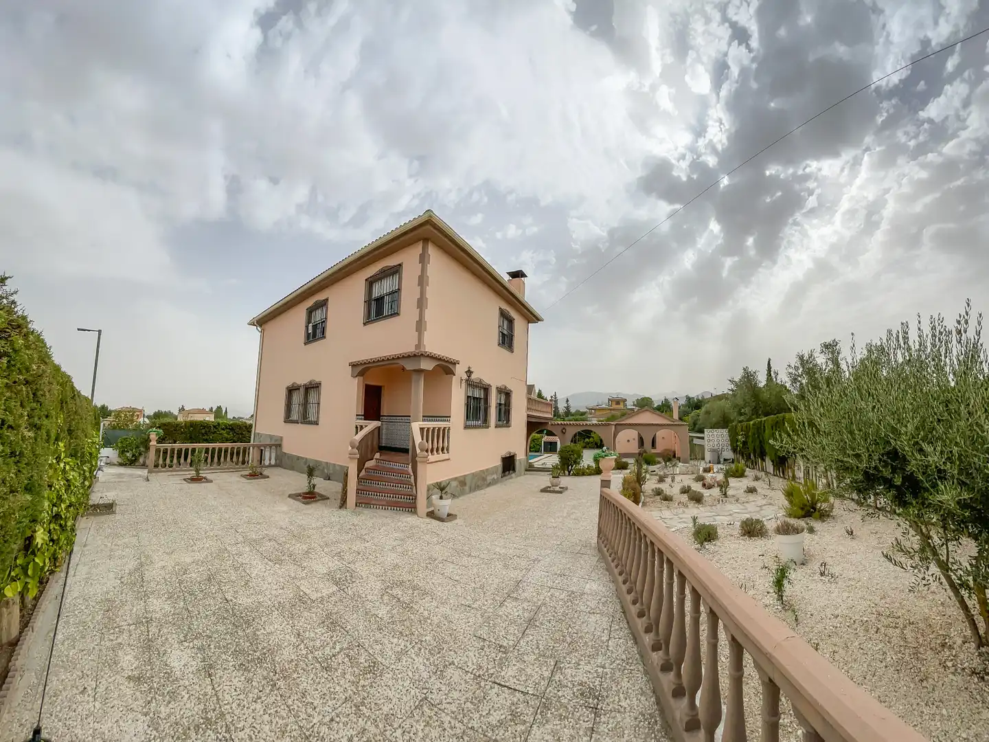 Vista exterior de Casa o xalet en venda en Villa de Otura amb Jardí privat, Terrassa i Piscina
