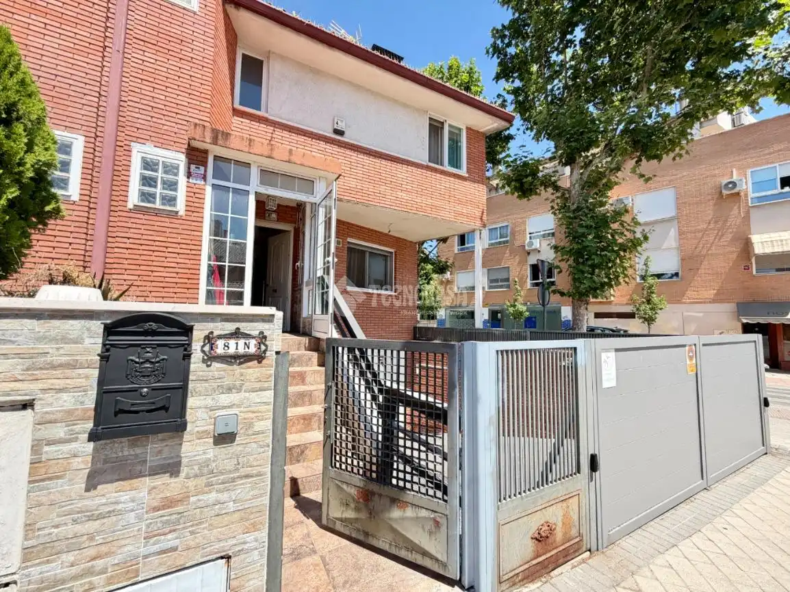 Vista exterior de Casa adosada en venta en Daganzo de Arriba con Aire acondicionado y Calefacción