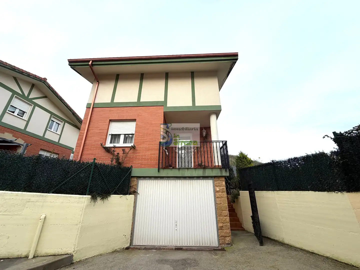 Vista exterior de Casa o xalet en venda en Castro-Urdiales amb Calefacció, Jardí privat i Terrassa