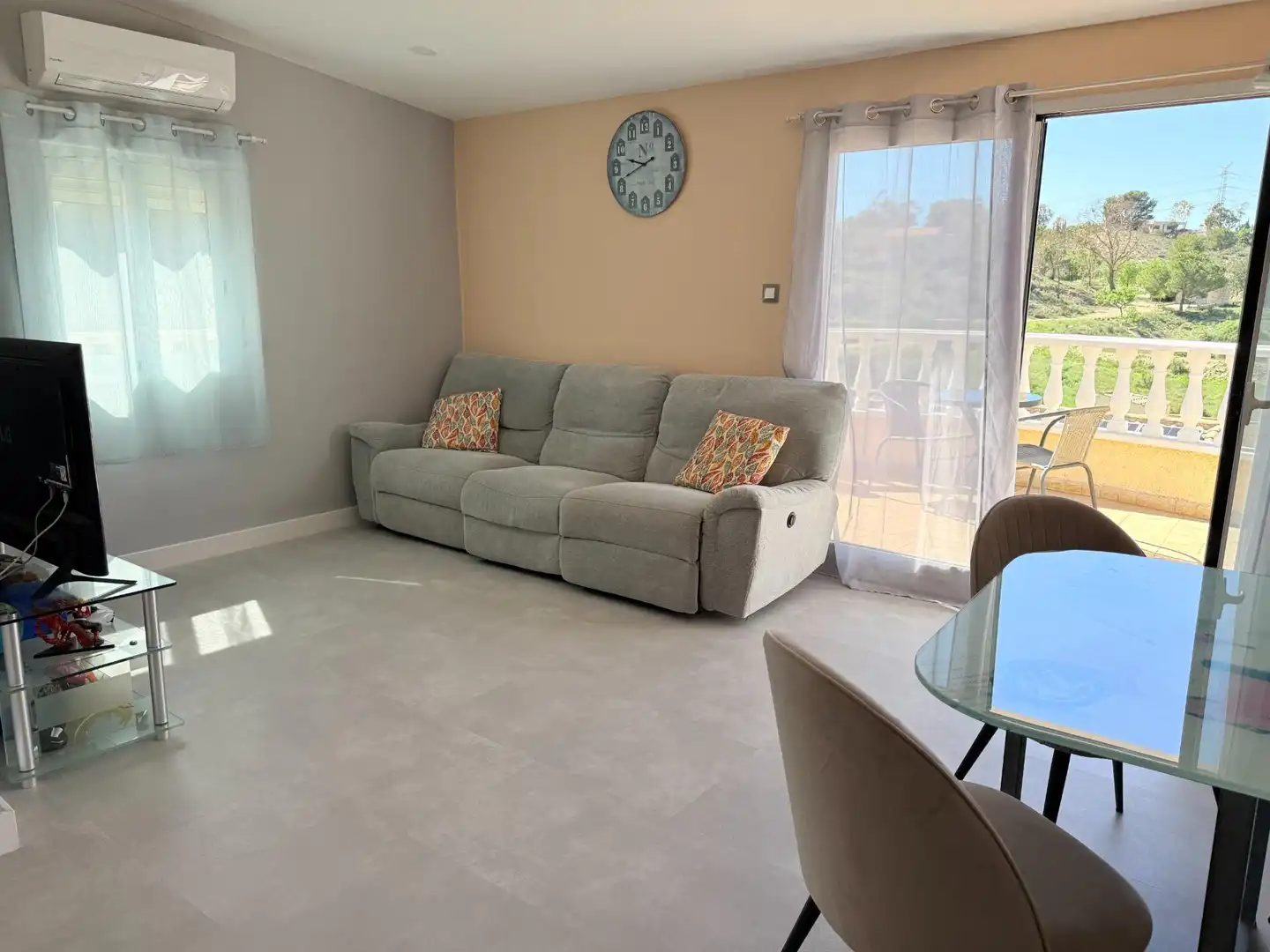 Sala d'estar de Casa o xalet en venda en Monforte del Cid amb Aire condicionat, Calefacció i Jardí privat