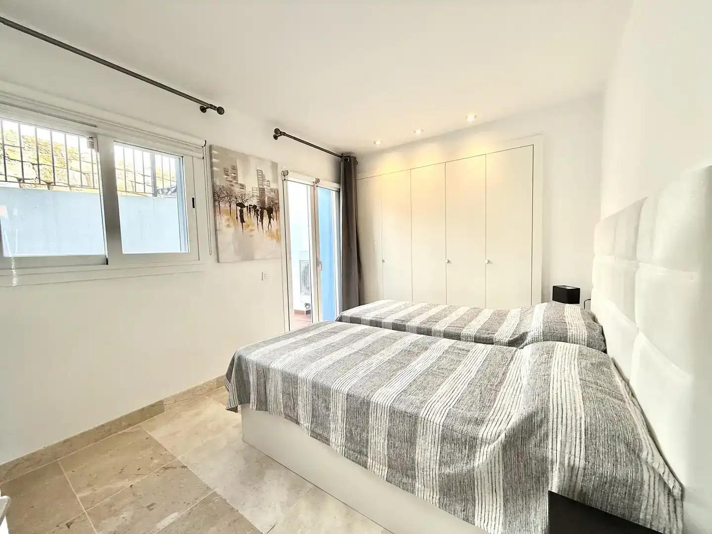 Bedroom of Flat for sale in Benahavís  with Air Conditioner and Swimming Pool