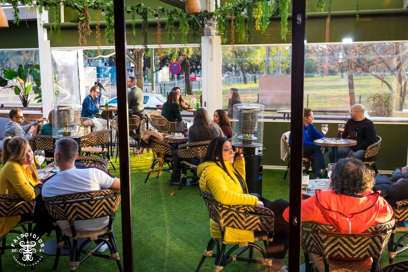 Terrasse von Geschaftsraum zur ubertragung in Sevilla mit Klimaanlage, Heizung und Terrasse