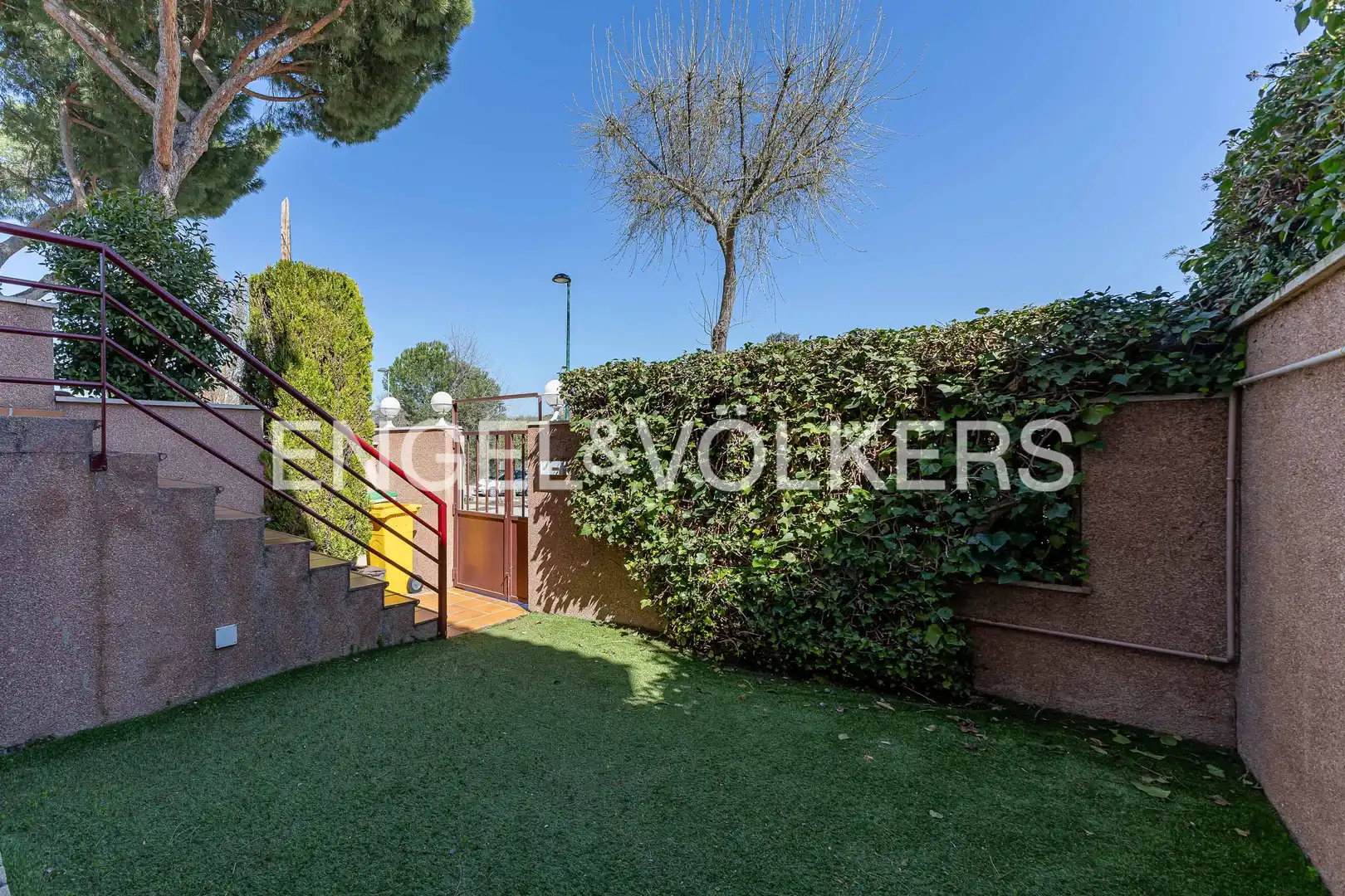 Vista exterior de Casa o chalet en venta en Pozuelo de Alarcón con Calefacción, Terraza y Trastero