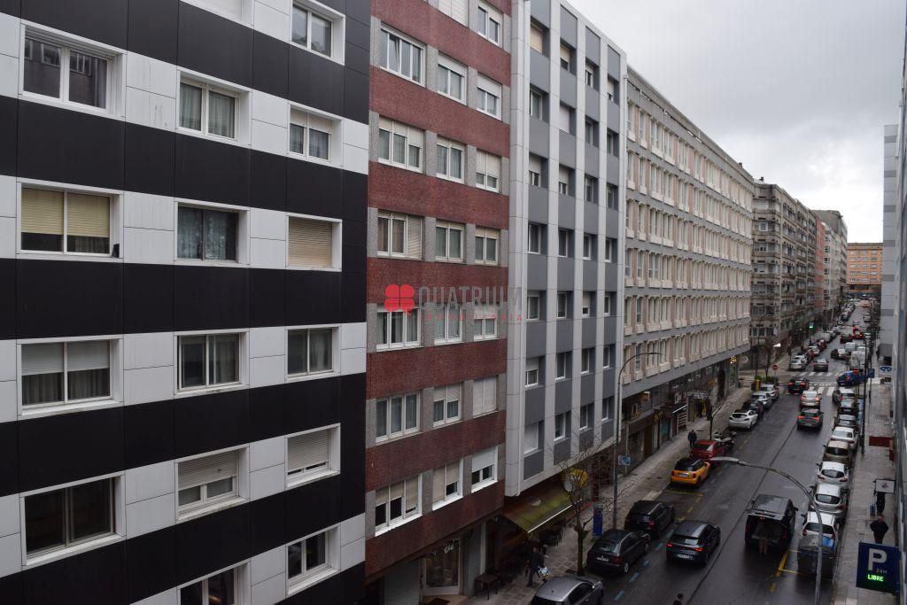 Vista exterior de Piso en venta en Santiago de Compostela  con Trastero
