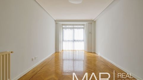 Foto 4 de Pis en venda a Calle de Baños de Montemayor, Acacias, Madrid Capital