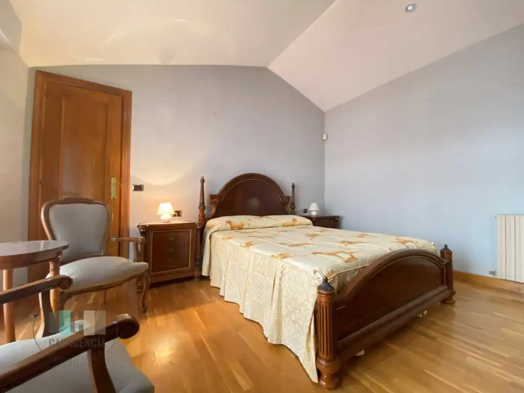 Duplexes for sale in Calle Poeta Verdaguer, Hospital - Plaza del Real