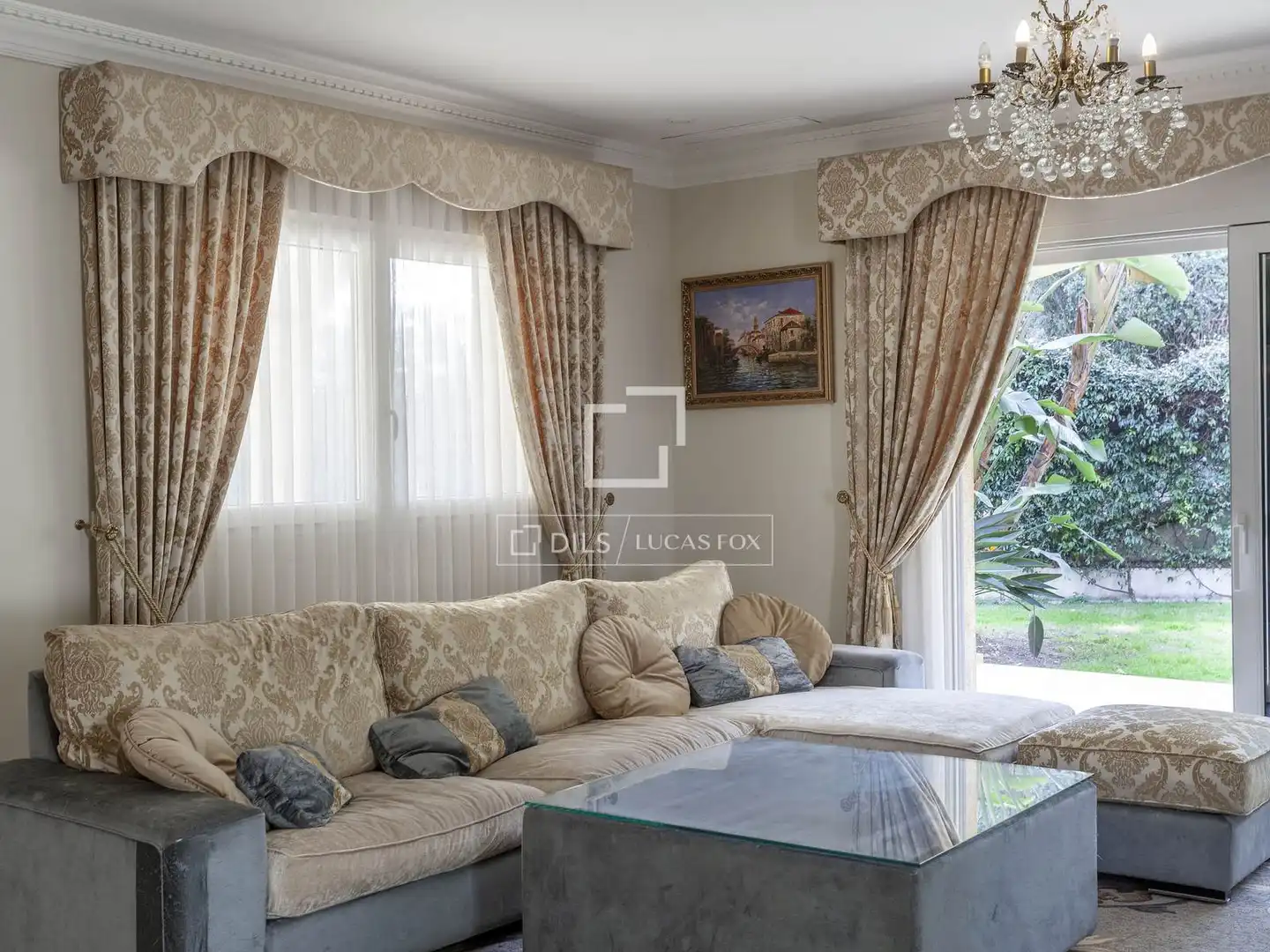 Sala d'estar de Casa o xalet en venda en Rocafort amb Aire condicionat, Calefacció i Jardí privat