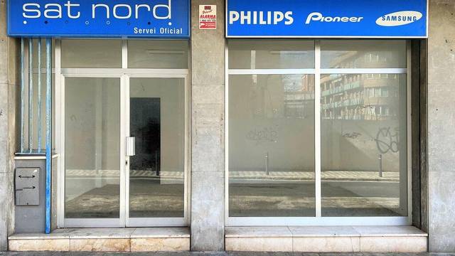 Local comercial en Venta en Víctor Català, 2 en Creu de la Mà
