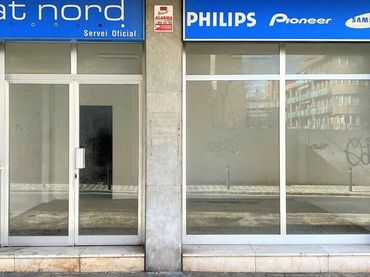 Local comercial en venda a Víctor Català 2