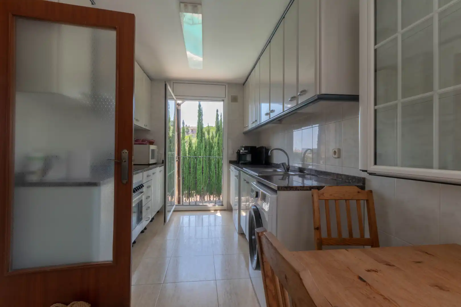 Cuina de Casa o xalet en venda en Sant Cebrià de Vallalta amb Aire condicionat, Jardí privat i Terrassa