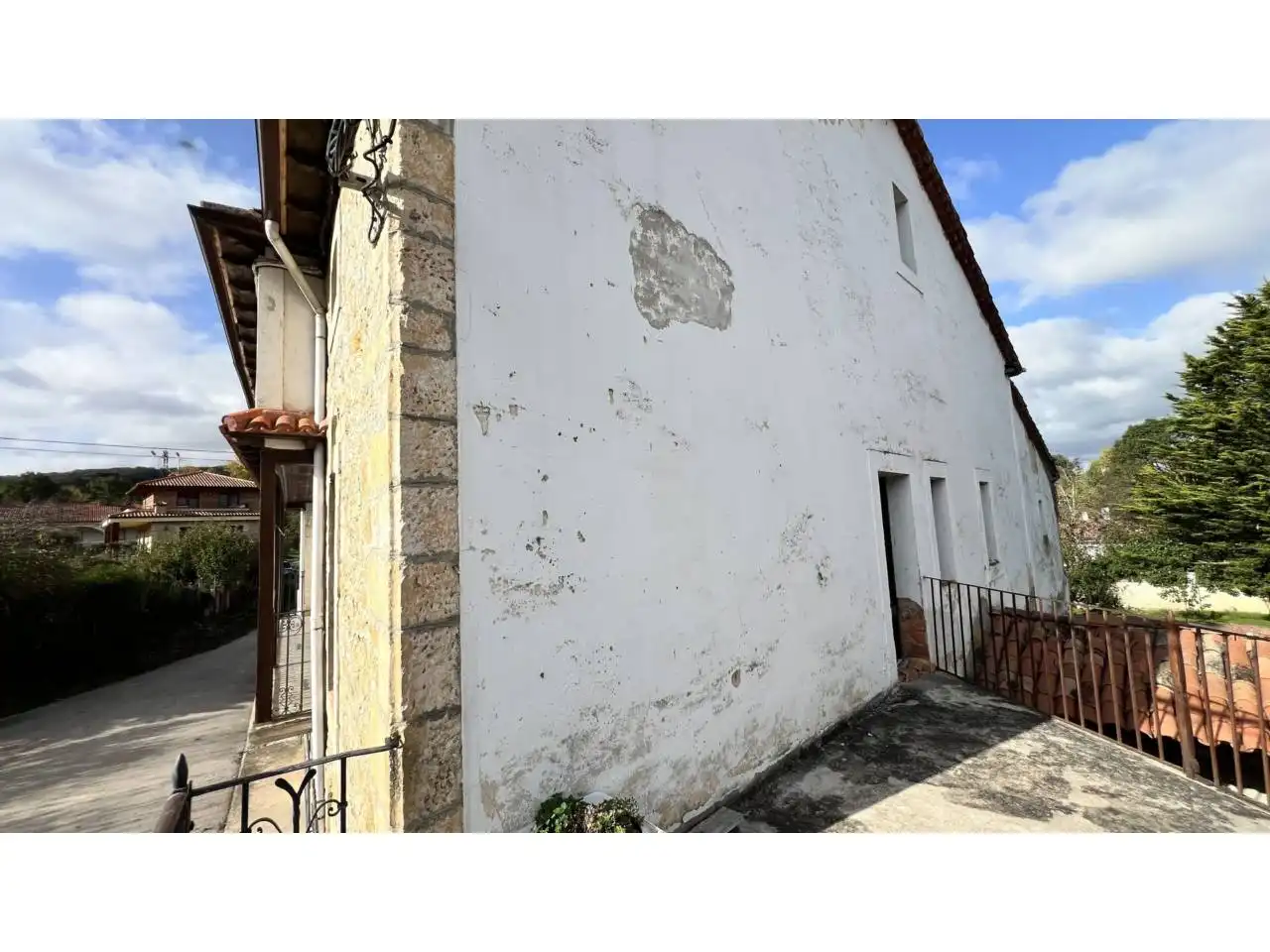 Vista exterior de Casa o xalet en venda en Merindad de Montija amb Calefacció, Jardí privat i Terrassa