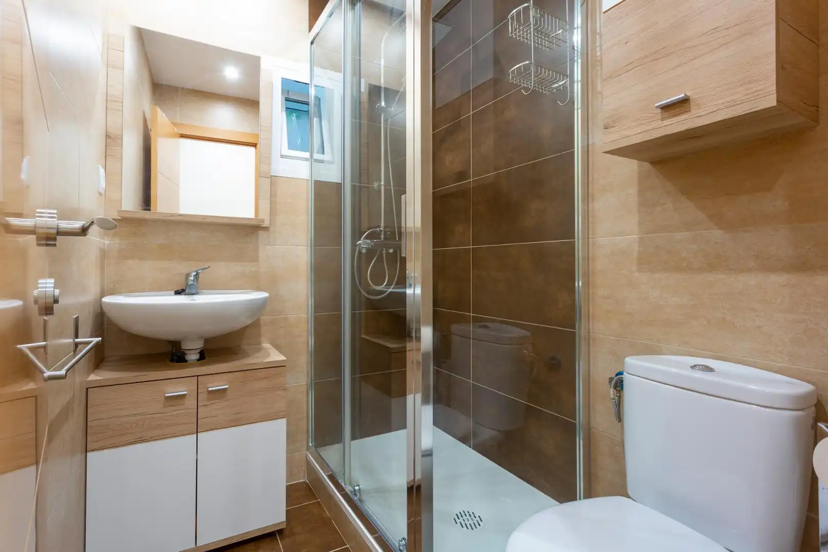 Bathroom of Flat for sale in Barcelona  with Air Conditioner, Heating and Parquet flooring