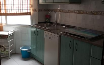 Kitchen of Flat for sale in  Sevilla Capital  with Air Conditioner, Terrace and Furnished