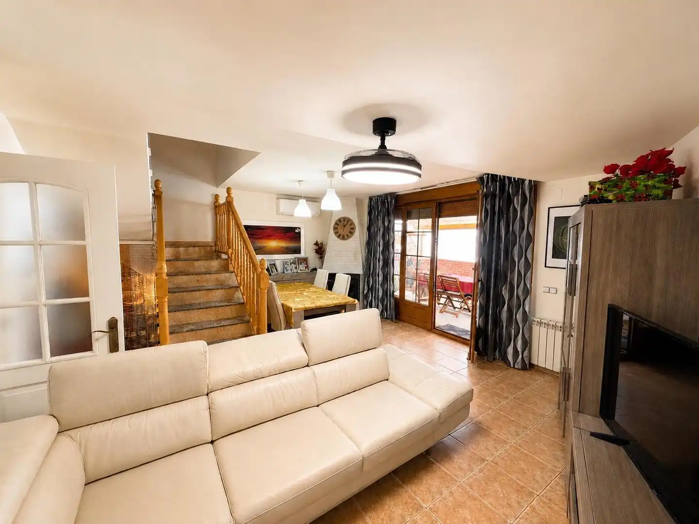 Sala d'estar de Casa adosada en venda en Ciempozuelos amb Aire condicionat i Calefacció