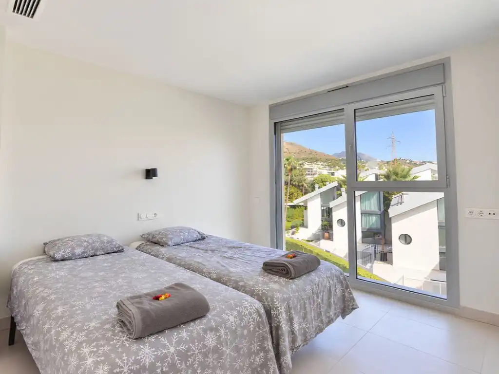 Habitación de Piso en venta en Fuengirola con Aire acondicionado, Amueblado y Horno