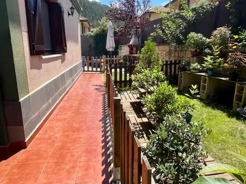 Terrassa de Casa adosada en venda en Castro-Urdiales amb Piscina