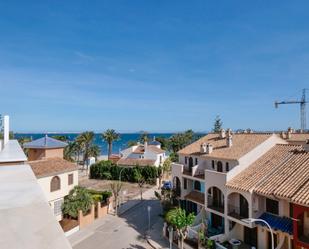 Vista exterior de Àtic en venda en Los Alcázares amb Terrassa, Piscina i Balcó